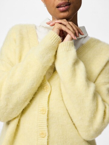 Cardigan 'PCPam' PIECES en jaune