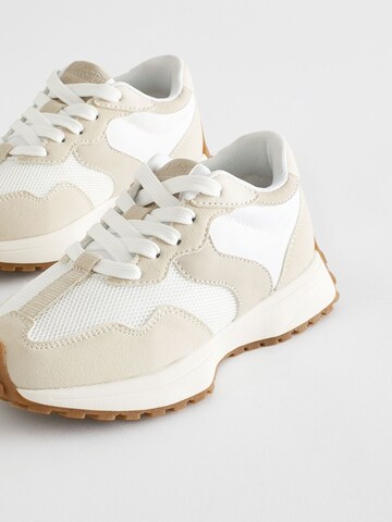 Baskets Next en blanc
