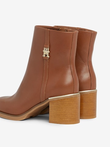TOMMY HILFIGER Ankle Boots in Braun