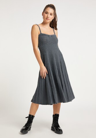 MYMO Knitted dress in Grey: front