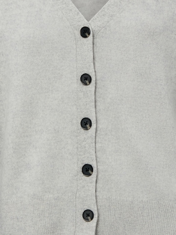 Cardigan Marie Lund en gris