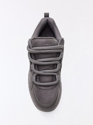 Bershka Sneakers in Grey
