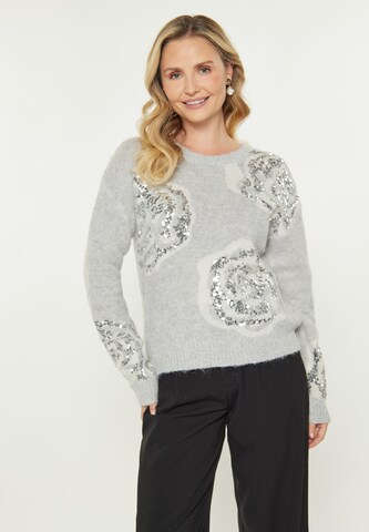 Usha Sweater in Grey: front