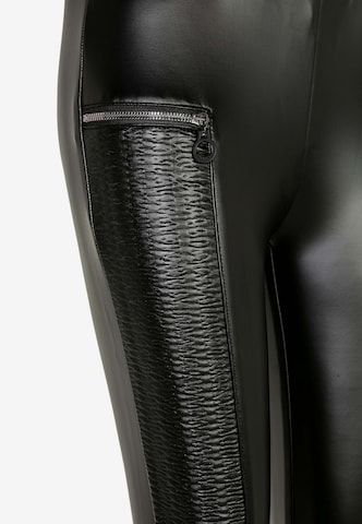 CIPO & BAXX Slimfit Glänzende Leggings mit Ledertaschen in Schwarz