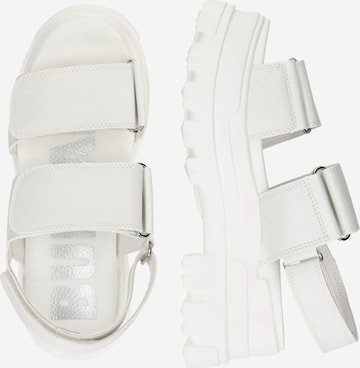 BUFFALO Sandaalit 'ASPHA' värissä valkoinen