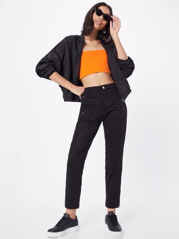 Coupe slim Pantalon COMMA en noir