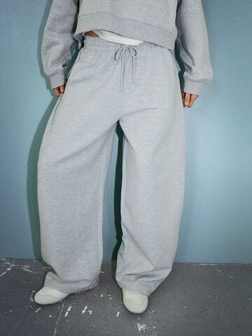 Baggy Pantaloni di Bershka in grigio