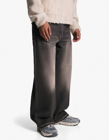 Baggy Jeans de la Bershka pe negru: față