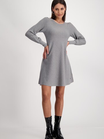 Robes en maille monari en gris : devant