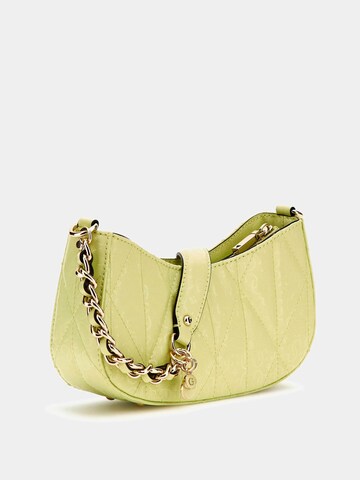 GUESS Schultertasche 'Aldina' in Gelb