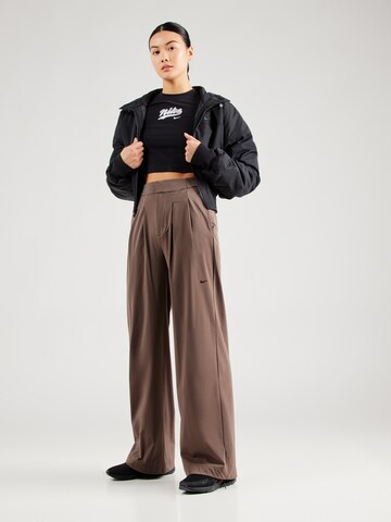 Wide leg Pantaloni sportivi 'Bliss' di NIKE in marrone