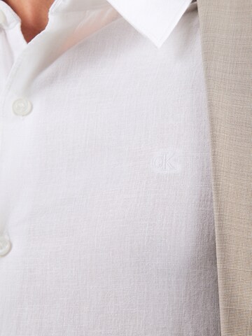 Calvin Klein Rovný strih Košeľa - Biela