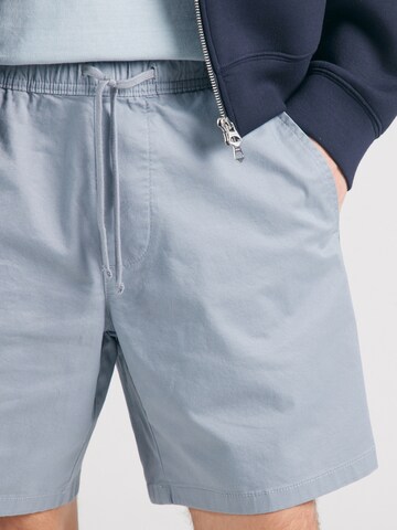 HOLLISTERLoosefit Hlače - plava boja