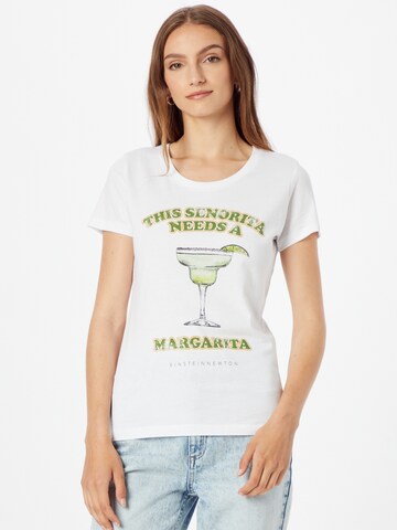 EINSTEIN & NEWTON Shirt 'This seniorita needs a…' in Wit: voorkant