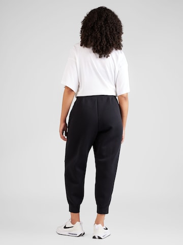 Effilé Pantalon de sport Nike Sportswear en noir