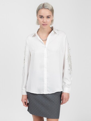 Influencer Bluse in Weiß: Vorderseite