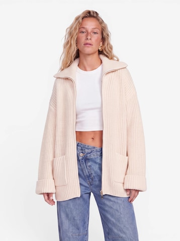 About You x Jessica Haller Strickjacke in Weiß: Vorderseite