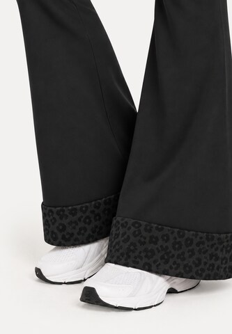 Smilodox Slimfit Schlagleggings ' Lithara Solid ' in Schwarz