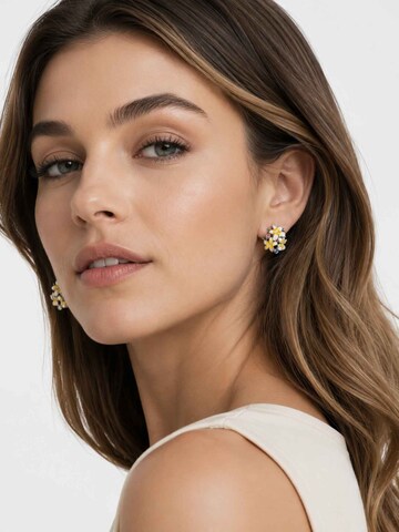 RteRme Earrings 'Violet Zirconia Flower Gold Earrings' in Silver: front