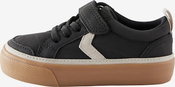 Sneaker 'Chevron' di Next in nero: frontale
