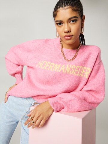 Hoermanseder x About You Sweater 'Carolin ' in Pink