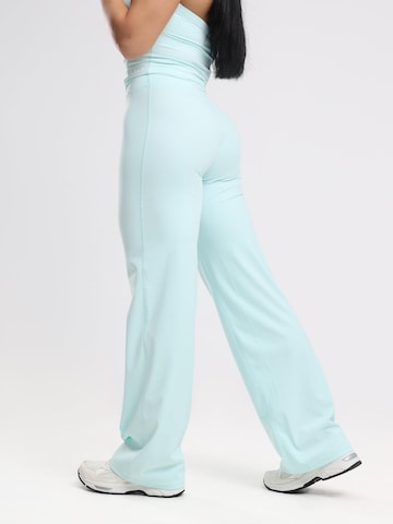neverover Rozkloszowany krój Legginsy 'Everyday Wide Leg Leggings' w kolorze niebieski