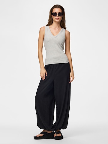 PIECES - Camiseta térmica 'PCBella' en gris