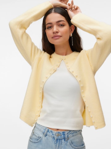 Cardigan 'VMAwmagelene' VERO MODA en jaune : devant