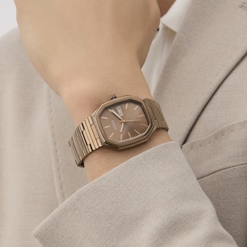 GUESS Uhr 'Oliver' in Bronze: Vorderseite