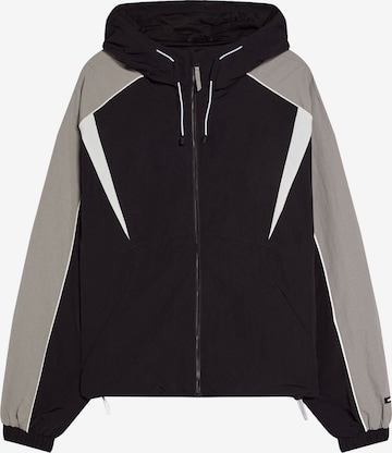 BershkaPrijelazna jakna - crna boja: prednji dio