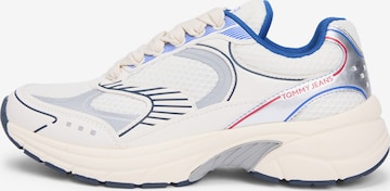 Tommy JeansNiske tenisice 'ARCHIVE '25' - bijela boja: prednji dio