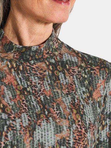 Goldner Shirt in Grün