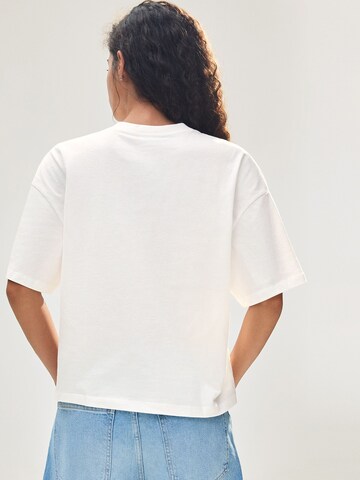 T-shirt Bershka en blanc