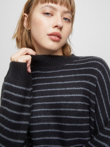 Pull&Bear Sweter w kolorze czarny