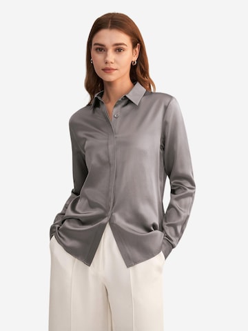 Lilysilk - Blusa en gris: frente