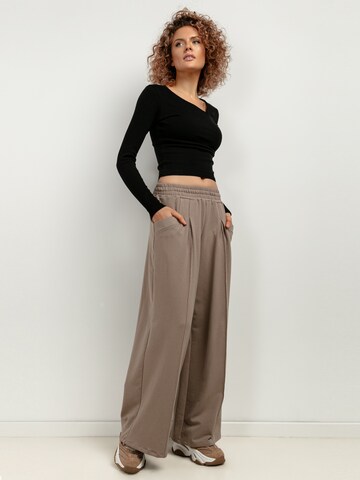 TESSITA Wide leg Pants in Beige