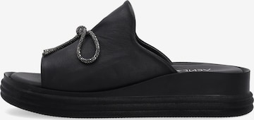 VENEZIA Pantolette in Schwarz: Vorderseite