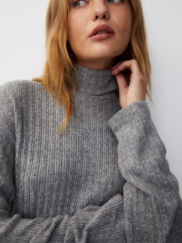 Pull&Bear Pullover in Grau