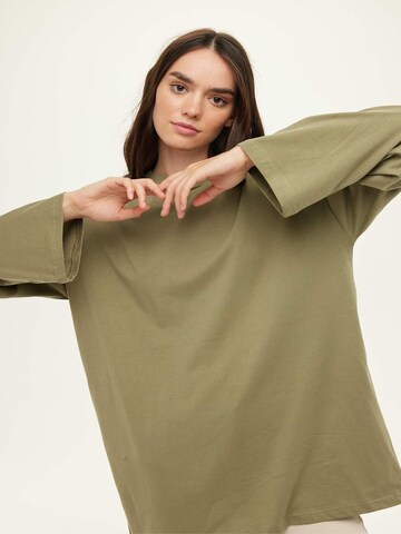 MANUKA Shirt in Green: front