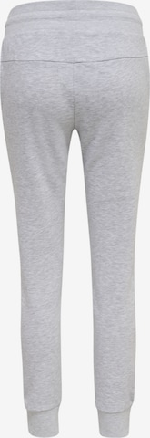 Hummel Tapered Sporthose in Grau