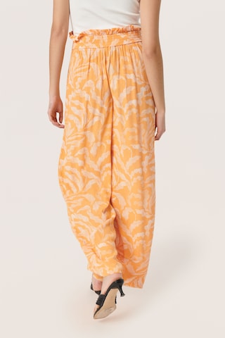 SOAKED IN LUXURY Wide leg Broek 'Zaya' in Oranje