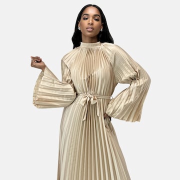Elara Avondjurk in Beige