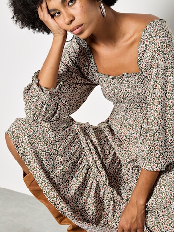 Robe ' ' Apricot en vert