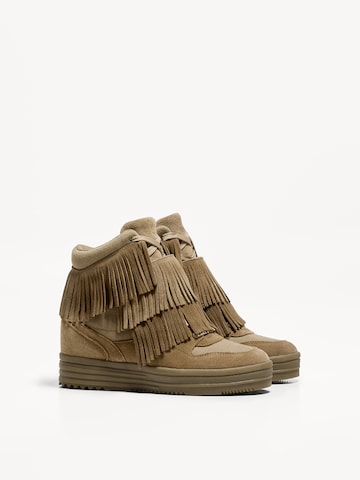 Sneaker alta di Bershka in marrone