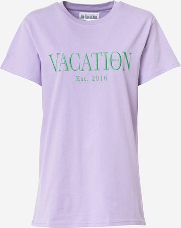 On Vacation Club T-Shirt in Lila: predná strana