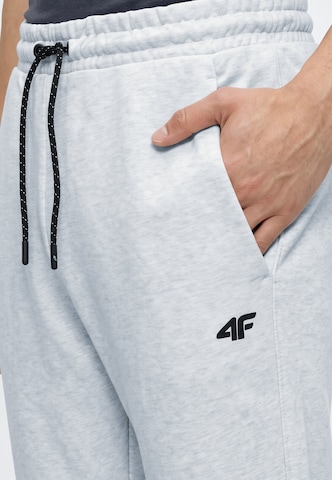 4F - Tapered Pantalón deportivo en gris