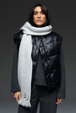 SENSES.THE LABEL Vest in Black: front