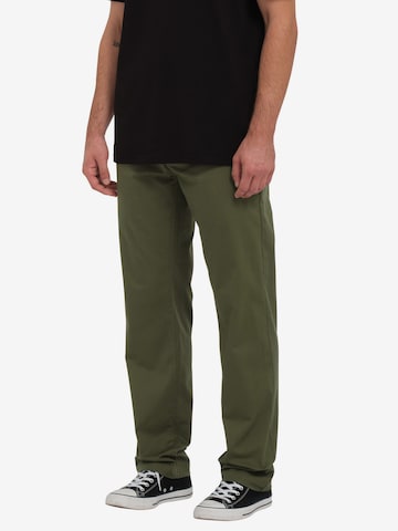 Volcom Regular Chino Pants 'FRICKIN' in Green: front