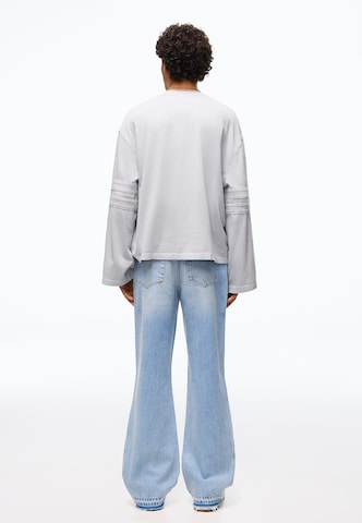 Flared Jeans di Bershka in blu