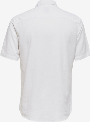 Coupe slim Chemise 'Caiden' Only & Sons en blanc